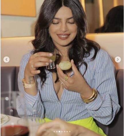 Priyanka Chopra: न्यूयॉर्क में अपने रेस्टोरेंट सोना में पहली बार पहुंचीं प्रियंका चोपड़ा, दोस्तों के साथ देसी खाने का लिया मजा