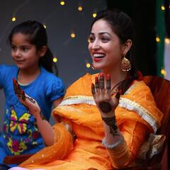 हरी बनारसी साड़ी और उस पर लाल चूड़ा...Yami Gautam को उनकी बहन सुरीली ने किया ऐसा तैयार खिल उठा यामी का रंग रूप