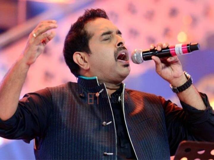 Shankar Mahadevan's biography honored in Toronto Shankar Mahadevan : शंकर महादेवन यांच्या बायोग्राफीचा टोरांटोत गौरव