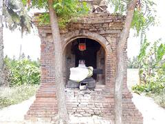 பூம்புகார் நுழைவு வாயிலில் கருவறைக்கு காத்திருக்கும் கருவி ஈஸ்வரன்!