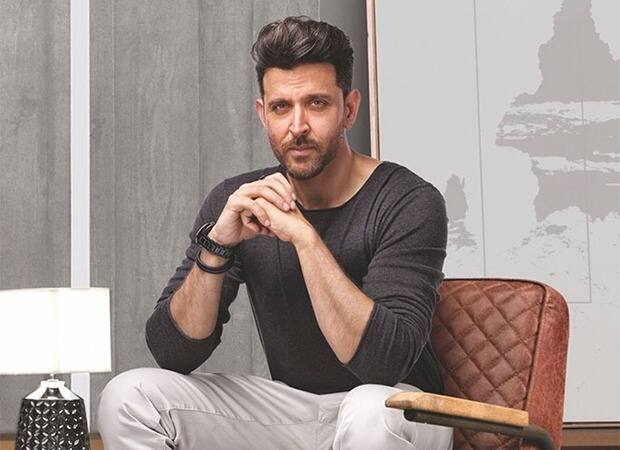 Hrithik Roshan- पहली फिल्म कहो ना प्यार है से रातों रात स्टार बनने वाले ऋतिक रोशन आज बॉलीवुड के सबसे ज्यादा फीस लेने वाले एक्टर भले ही हैं.  लेकिन पहली सैलरी के लिए उन्हें सिर्फ 100 रुपये ही मिले थे. आपको बता दें कि ऋतिक ने जीतेंद्र के साथ फिल्म  आशा में बहुत छोटा सा रोल किया था.