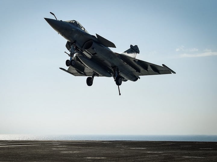 Rafale Sets New Record, Flies Non-Stop For 17000 kilometers In 12 Hours Rafale Sets New Record, Flies Non-Stop For 17000 kilometers In 12 Hours