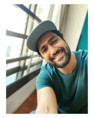 Vicky Kaushal Mumbai House: मुबंई के इस आलीशान फ्लैट में रहते हैं विक्की कौशल, घर में ही बना है जिम, देखें घर की Inside तस्वीरें