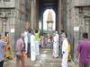 காஞ்சிபுரம் : 48 நாட்களுக்கு பிறகு திறக்கப்பட்டன திருக்கோவில்கள்.. சமூக விலகலை பின்பற்றி வழிபட்ட மக்கள்..!