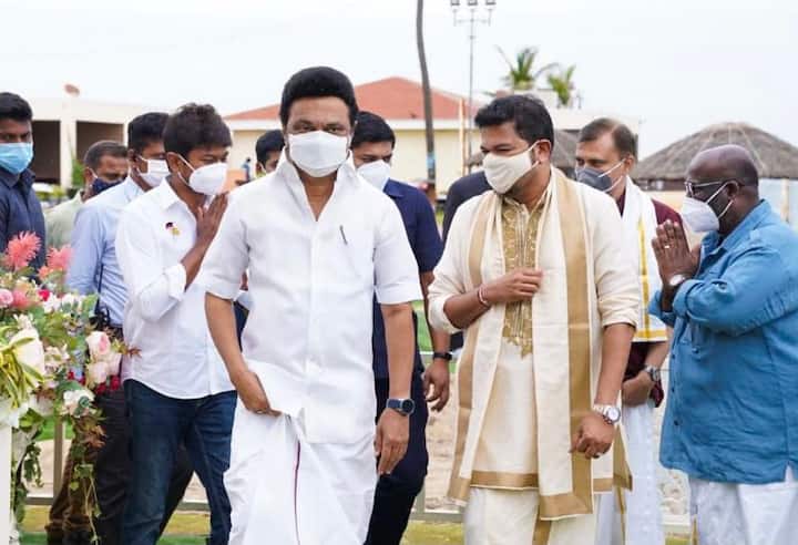 MK Stalin and Udhayanidhi Stalin alongside dircetor Shankar at the wedding venue.