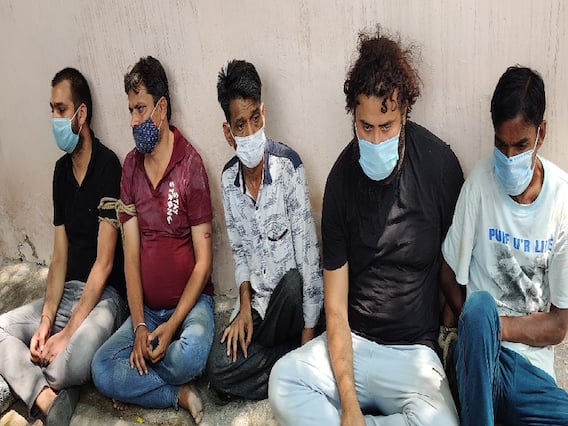 फिरौती के लिए दोस्तों ने ही कर दी दोस्त की हत्या, कोरोना मृतक बताकर किया अंतिम संस्कार फिरौती के लिए दोस्तों ने ही कर दी दोस्त की हत्या, कोरोना मृतक बताकर किया अंतिम संस्कार