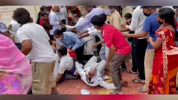 Aurangabad : औरंगाबादच्या वाळूज लसीकरण केंद्रावर चेंगराचेंगरी