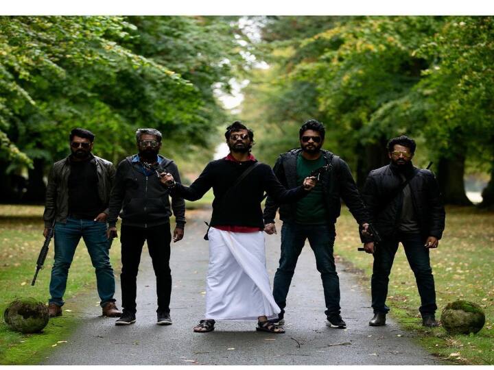 நடிகராக 3 தேசிய விருதுகளையும்,பாடகர் மற்றும் தயாரிப்பாளராக 7 திரைப்பட விருதுகளையும் வென்றுள்ளார்.
