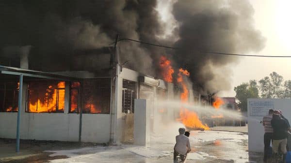 Breaking News Massive Fire in Jalandhar Chemical Factory Massive Fire in Jalandhar: ਜੰਲਧਰ ਦੀ ਕੈਮੀਕਲ ਫੈਕਟਰੀ 'ਚ ਲੱਗੀ ਭਿਆਨਕ ਅੱਗ