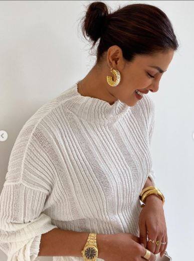 Priyanka tied her hair in a sleek middle-parted low bun and glammed up her look with her signature brown shade lipstick. [pic credit: Instagram/Priyanka Chopra]