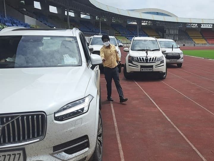 'சரத்பவாருக்கு கால் வலி.. அதான் இப்டியாம்’’ : ஓடு பாதையை கார் பார்க்கிங்காக மாற்றிய விவகாரம்!