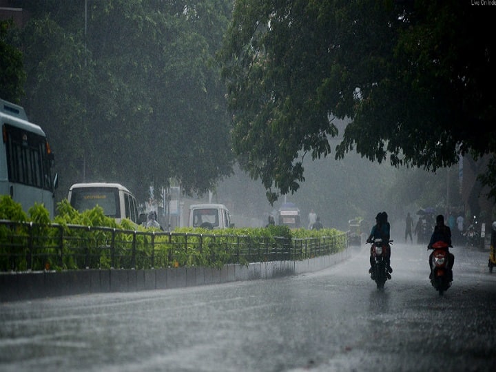Chennai Heavy Rains national rain worsens situation in chennai yellow alert in maharashtra heavy rain likely for next 4 days in these states Chennai Heavy Rains : चेन्नईत मुसळधार पाऊस; नागरिकांना सतर्कतेचा इशारा, रस्त्यांना नद्यांचं रुप
