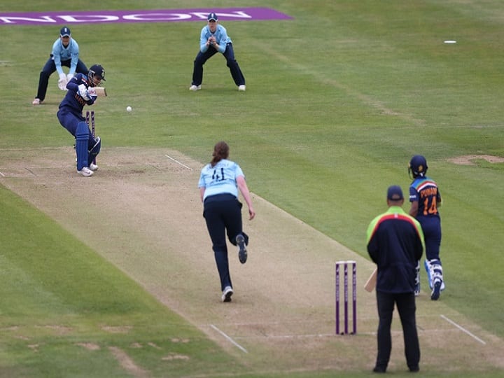 England vs India Women: भारतीय संघाची खराब कामगिरी, इंग्लंडकडून आठ विकेटने पराभव England vs India Women England defeated India by eight wickets England vs India Women: भारतीय संघाची खराब कामगिरी, इंग्लंडकडून आठ विकेटने पराभव