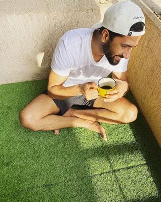 Vicky Kaushal Mumbai House: मुबंई के इस आलीशान फ्लैट में रहते हैं विक्की कौशल, घर में ही बना है जिम, देखें घर की Inside तस्वीरें