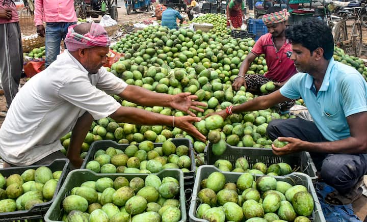 সকাল ৬টা থেকে বেলা ১২টা পর্যন্ত খোলা রাখা যাবে সবজি ও মাছের বাজার।