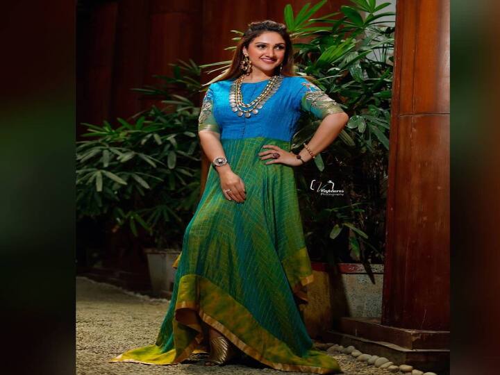 ஸ்ரீதேவி நடிகர் விஜயகுமார் மற்றும் மஞ்சுளா ஆகியோரின் இளைய மகள்