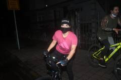 Sunny Leone Photos: फिट रहने के लिए सनी लियोनी ने चलाई 23 Km साइकिल, फैंस नहीं कर पा रहे यकीन, देखें तस्वीरें