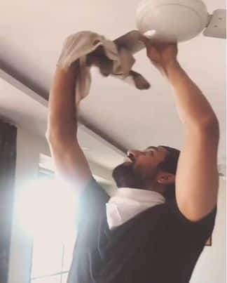 Vicky Kaushal Mumbai House: मुबंई के इस आलीशान फ्लैट में रहते हैं विक्की कौशल, घर में ही बना है जिम, देखें घर की Inside तस्वीरें