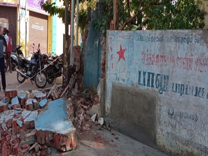 Madurai DMK Cadre demolishes thukku medai balu library தூக்குமேடை பாலு படிப்பகத்தை இடித்து தள்ளிய தி.மு.க நிர்வாகி: கொதித்து எழுந்த மார்க்சிஸ்ட் கட்சியினர்!