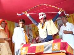 बिहारः छपरा में हुई शादी में दिखा ‘रामायण’ का सीन, वरमाला के बाद दूल्हे ने हाथ जोड़ा फिर तोड़ा धनुष