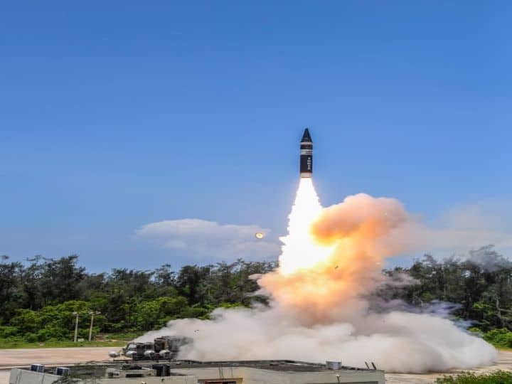 Agni-V Missile: अग्नि-5 मिसाइल का पहला 'यूजर ट्रायल' आज, जानिए दुश्मनों की नींद उड़ा देने वाली मिसाइल की खूबियां
