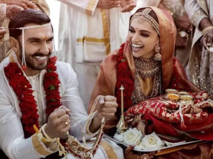 रणवीर सिंह और दीपिका पादुकोण ने दो तरह के रीति-रिवाजों से शादी की. पहला उन्होंने आनंद कारज रिवाज से शादी और बाद में मैंगलोरियन स्टाइल में शादी की. शादी से पहले दोनों ने एक-दूसरे को लगभग 6 साल तक डेट किया.