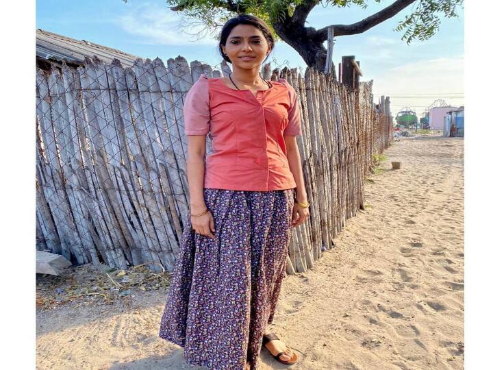 தலைமுடி ஒதுக்குவா அதுல நான் ஜெயில்லுதான் . பேப் உன் டான்ஸ் ஏரியால பேன்ஸ்ஸு