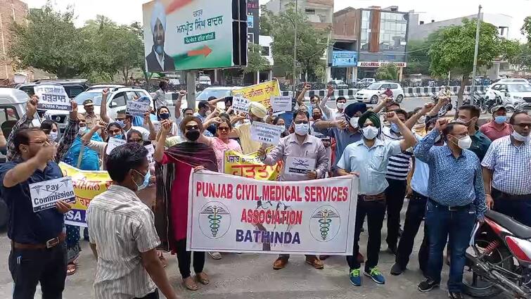 Doctors strike for second day against pay commission ਪੇਅ ਕਮਿਸ਼ਨ ਖਿਲਾਫ ਡਾਕਟਰਾਂ ਦੀ ਦੂਜੇ ਦਿਨ ਵੀ ਹੜਤਾਲ