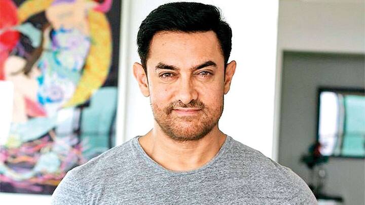 Aamir Khan- बॉलीवुड के मिस्टर परफेक्शनिस्ट कहलाने वाले सुपरस्टार आमिर खान ने  अपने करियर की शुरुआत फिल्म कयामत से कयामत तक से की थी. आपको बता दें कि इस फिल्म के लिए  आमिर को साइनिंग अमाउंट के तौर पर 11,000 रुपये मिले थे. हालांकि बतौर हीरो इंडस्ट्री में कदम रखने से पहले  आमिर खान फिल्म यादों की बारात में बतौर चाइल्ड एक्टर भी काम कर चुके हैं. मगर इस फिल्म के लिए आमिर को  कितनी फीस मिली थी इस बात की जानकारी नहीं मिली है.