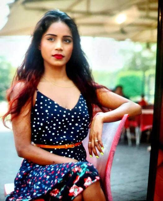 Model Priya dies after jumps from 14th floor in greater Noida લોકડાઉનના કારણે ડિપ્રેશનમાં આવી ગયેલી મોડલે 14માં માળેથી લગાવી છલાંગ, મુંબઈથી બોયફ્રેન્ડ આવ્યો હતો મળવા