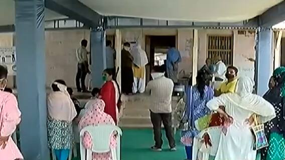 ગાંધીનગરમાં વેક્સિનની અછત, દરેક સેંટર પર રસીના 200 ડોઝ જ ઉપલબ્ધ