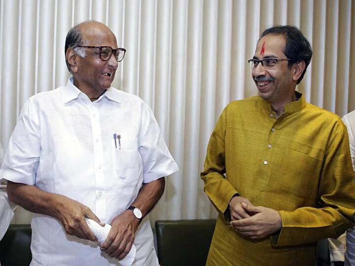 राष्ट्रवादी कांग्रेस पार्टी के अध्यक्ष शरद पवार ने महाराष्ट्र में सत्तारूढ़ महाविकास आघाडी सरकार में मतभेद होने की राजनीतिक गलियारों में अटकलों के बीच मुख्यमंत्री उद्धव ठाकरे से मंगलवार को मुलाकात की. राज्य में शिवसेना,राकांपा,कांग्रेस की गठबंधन सरकार है.