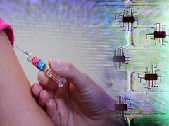 Fact Check : लसीकरणाच्या नावाखाली शरीरात इंजेक्ट करतायत मायक्रोचिप? सोशल मीडियावर व्हिडीओ व्हायरल, दावा कितपत खरा?