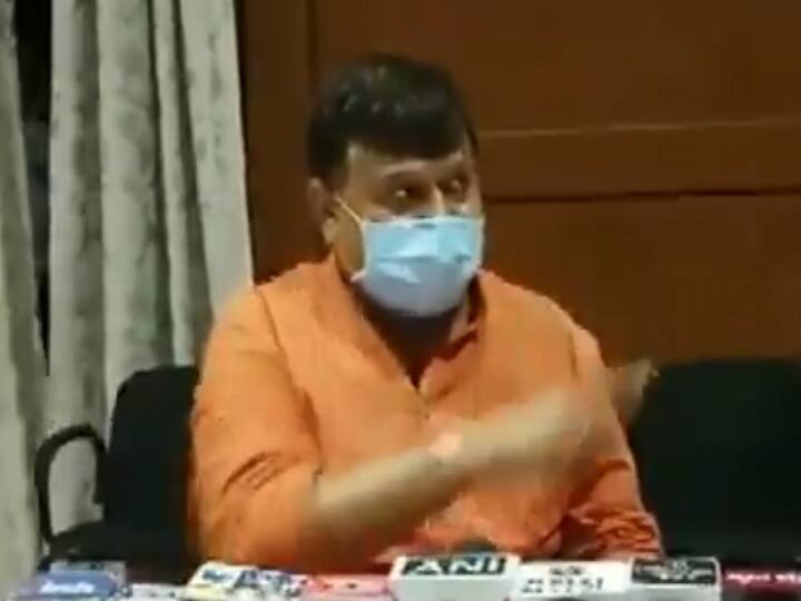 बढ़ती पेट्रोल-डीजल की कीमतों पर सीएम शिवराज के मंत्री का अजीबोगरीब तर्क- गरीबों के इलाज में खर्च हो रहा है इसका मुनाफा madhya pradesh mp energy minister pradyuman singh says ride cycle when petrol is expensive बढ़ती पेट्रोल-डीजल की कीमतों पर सीएम शिवराज के मंत्री का अजीबोगरीब तर्क- गरीबों के इलाज में खर्च हो रहा है इसका मुनाफा