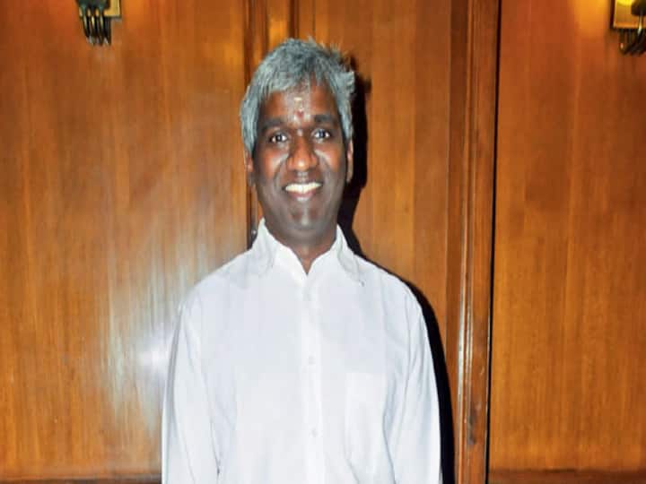 13 வயதில், கார்த்திக் ராஜா, நினைக்க தெரிந்த மனமே படத்திற்கு கீபோர்டு வாசித்தார்