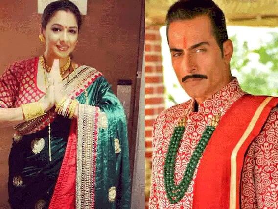 रुपाली गांगुली और सुधांशु पांडे - हाल ही में अनुपमा के सेट से भी कुछ ऐसी ही खबरें आ रही हैं कि लीड कास्ट के बीच कुछ ठीक नहीं है यानि रुपाली गांगुली और सुधांशु पांडे के बीच विवाद की खबरों ने तूल पकड़ा तो मीडिया में खबरें छा गई.