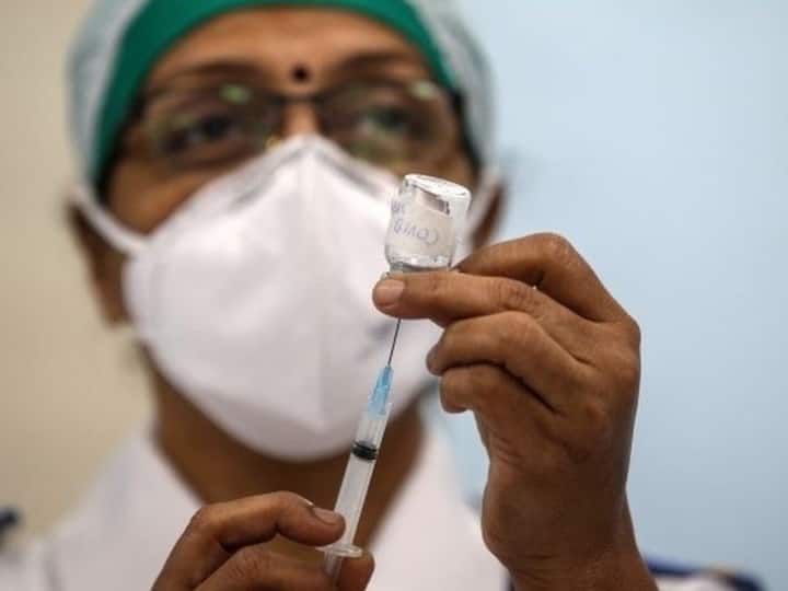 Tamil Nadu: Tribals Climb Up Trees To Avoid Getting Vaccinated Near Coimbatore Tamil Nadu: Tribals Climb Up Trees To Avoid Getting Vaccinated Near Coimbatore