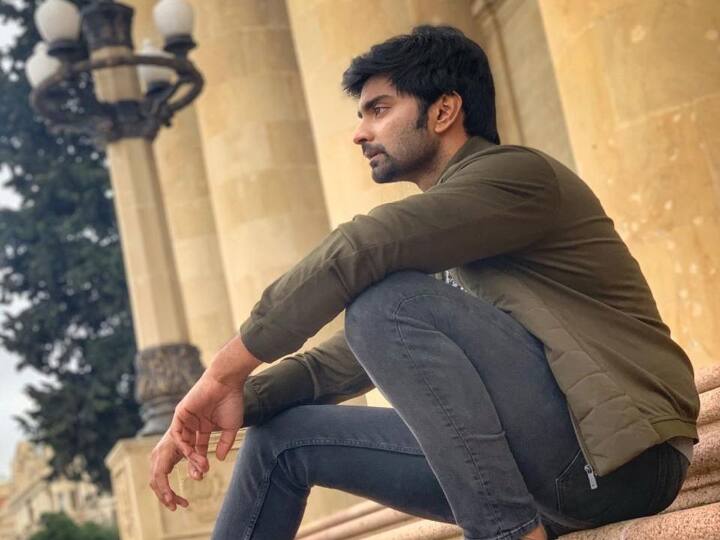 அதர்வாவின் முதல் படமான பானா கதாடியில் முரளி ஒரு கேமியோ ரோலில் நடித்துள்ளார் அதுவே அவர் இறுதியாக நடித்த படமாகும்