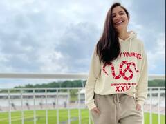 Actress AnushkaSharma pics : ஆஹா காதல் கொஞ்சி கொஞ்சி பேசுதே - அனுஷ்கா ஷர்மா