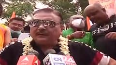 Petrol Price Hike: পেট্রোল-ডিজেলের ক্রমাগত মূল্যবৃদ্ধি, ই-সাইকেল বিলি করছেন মদন মিত্র