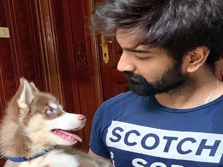 பரதேசி படத்திற்காக சிறந்த நடிகருக்கான பிலிம்பேர் விருதைப் பெற்றார்