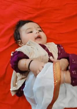 अभिनेत्री धनश्री काडगावकर 'तुझ्यात जीव रंगला' या मालिकेतून प्रसिद्धिझोतात आली. या मालिकेत धनश्रीने साकारलेली नंदिता गायकवाड ही भूमिका वहिनीसाहेब याच नावाने संबंध महाराष्ट्र भरात गाजली. मातृत्त्वाची चाहूल लागल्यानंतर धनश्रीनं प्रचंड गाजलेल्या 'तुझ्यात जीव रंगला' या मालिकेतील 'वहिनीसाहेब' या पात्राला रामराम ठोकला होता. (Photo : instagram @kadgaonkar_dhanashri)