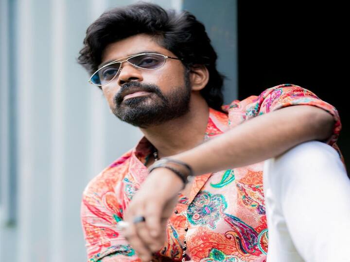 எல்லாப் புகழும் ஒருவன் ஒருவனுக்கே நீ நதி போல ஓடிக் கொண்டிரு