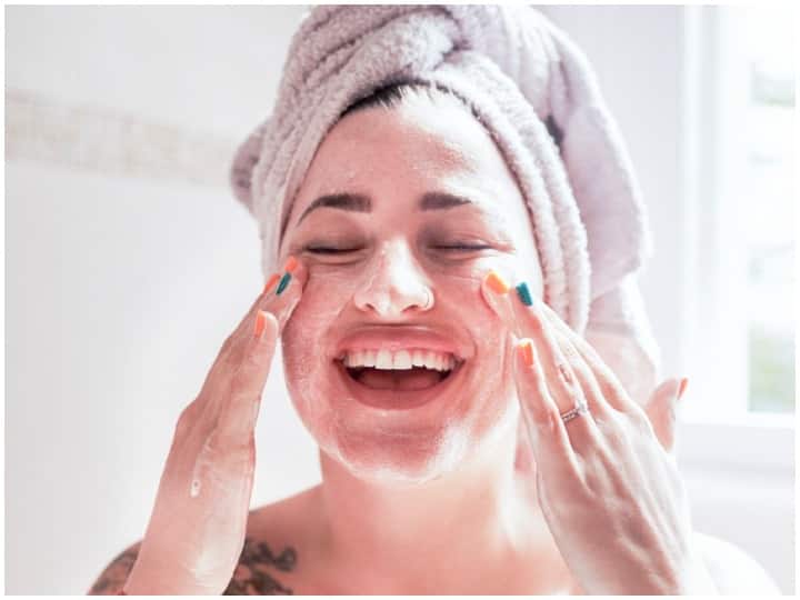 Skin Care Tips: Pimples and acne are beauty enemies, remove them with kitchen ingredients Skin Care Tips: दाने और मुंहासे हैं खूबसूरती के दुश्मन, किचन की इन सामग्रियों से करें सफाया