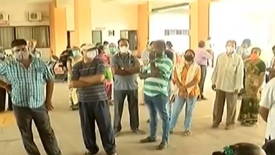 વડોદરામાં પણ કોરોના રસીનો જથ્થો ખૂટ્યો, વેપારીઓની સરકાર પાસે સમય મર્યાદા વધારવાની માંગ