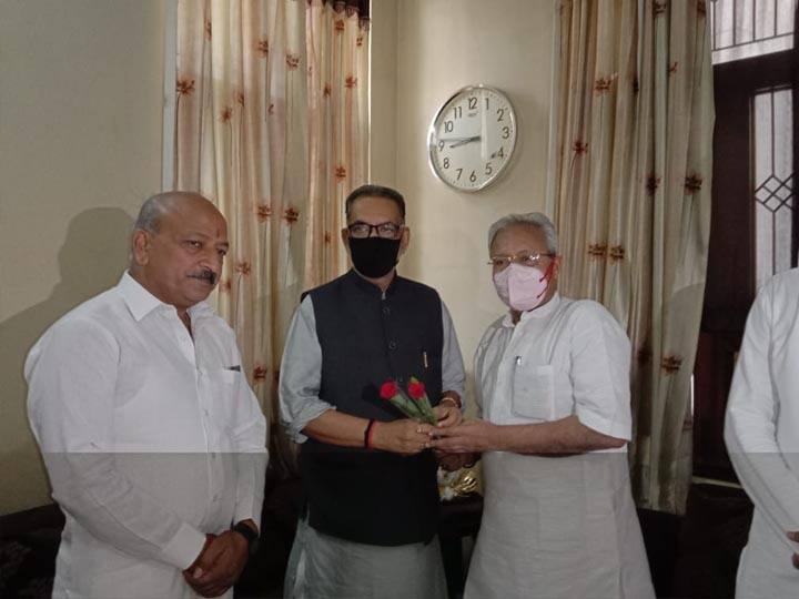 UP Incharge Radha Mohan Singh met with Laxmikant Bajpai Meerut Uttar Pradesh ann बीजेपी की चुनाव से पहले सबको साधने की तैयारी, लक्ष्मीकांत बाजपेयी से मिले राधा मोहन सिंह