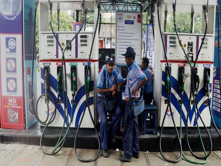 Petrol-Diesel Price Today, 29 June 2021: नहीं थम रहीं पेट्रोल-डीजल की कीमतें, आज पेट्रोल में 35 पैसे तो डीजल में 28 पैसे का इजाफा हुआ Petrol-Diesel Price Today, 29 June 2021, price increase again, records new high Petrol-Diesel Price Today, 29 June 2021: नहीं थम रहीं पेट्रोल-डीजल की कीमतें, आज पेट्रोल में 35 पैसे तो डीजल में 28 पैसे का इजाफा हुआ