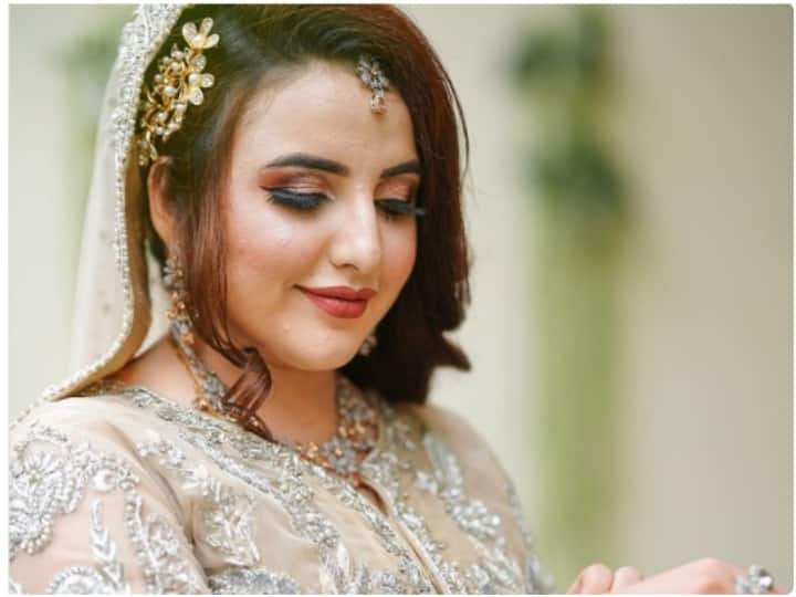 Hareem Shah ties the knot, keeps details about husband under wraps विवादित टिकटॉक स्टार हरीम शाह की शादी पाकिस्तान में बनी मिस्ट्री, हाथ और घड़ी दिखाकर सफाई दे रहे PPP के विधायक