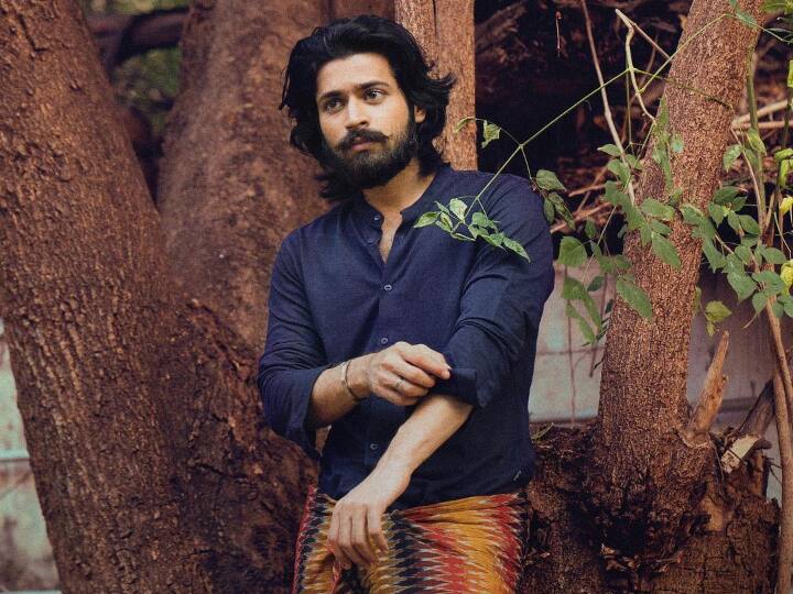 2019-ஆம் ஆண்டில் ‘பியார் பிரேமா கதால்’ படத்தில் நடித்ததற்காக எடிசன் விருது வென்றார்