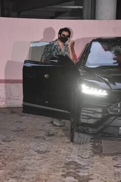 પોતાની સાડા ચાર કરોડની Lamborghini લઇને ફિલ્મ માટે ડાયરેક્ટર ભંસાળીની ઓફિસ પહોંચ્યો આ એક્ટર, જુઓ તસવીરો